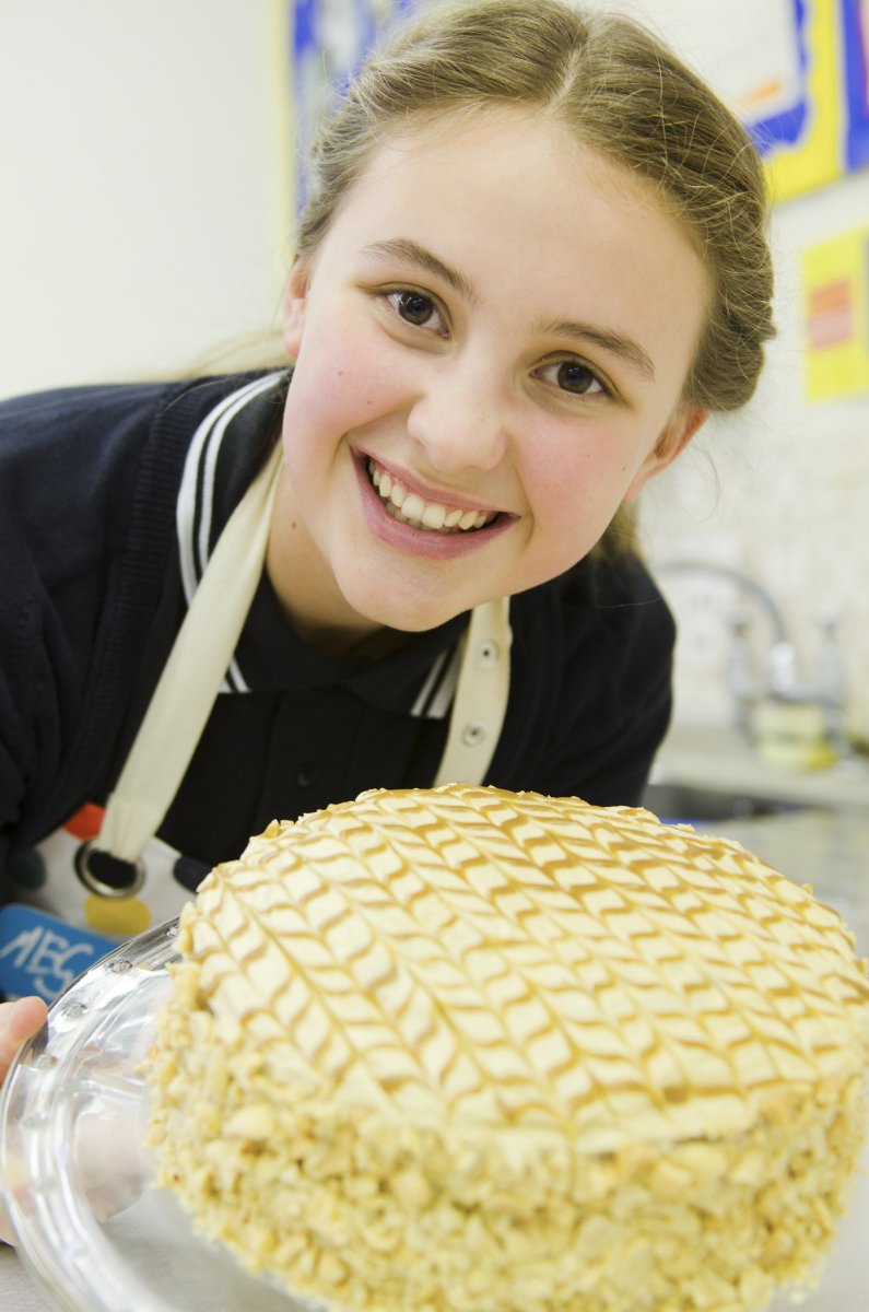 RCTCouncil's tweet photo. Good luck Megan Lewis of Tonyrefail on reaching tonight's quarter-finals of @cbbc #JuniorBakeOff @PaulHollywood https://t.co/jOWND4bCBZ