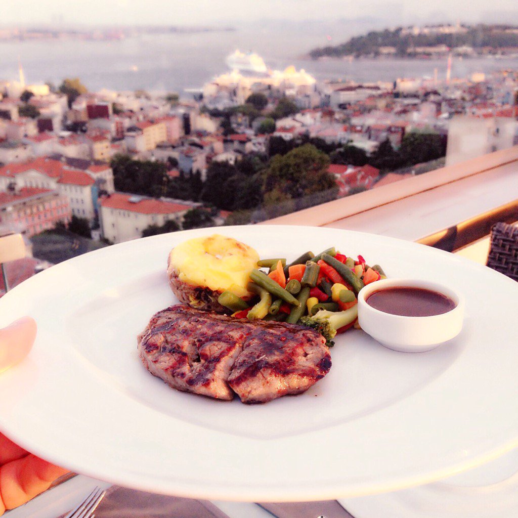 literaistanbul's tweet photo. #literarestaurant #anayemek seçeneklerimizden #ChefFillet👌
#litera & #lounge #tarihiyarımada #oldcityistanbul https://t.co/fpReeloF98