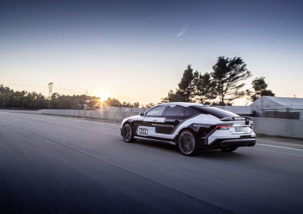 Lighter by 400kg, Robby the RS 7 piloted concept can lap FAST Parcmotor autonomously in 2:08 &amp; at c. 124mph