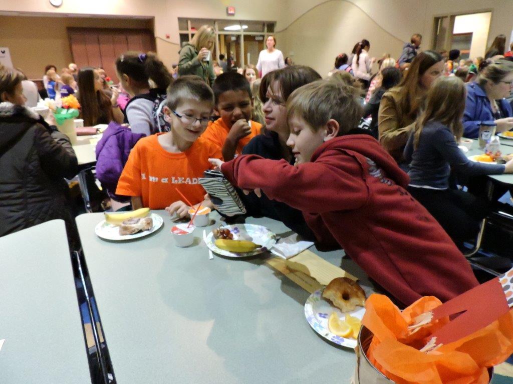 ForestDaleElem's tweet image. A successful Mornings with Momsters at FDE.  @myccs