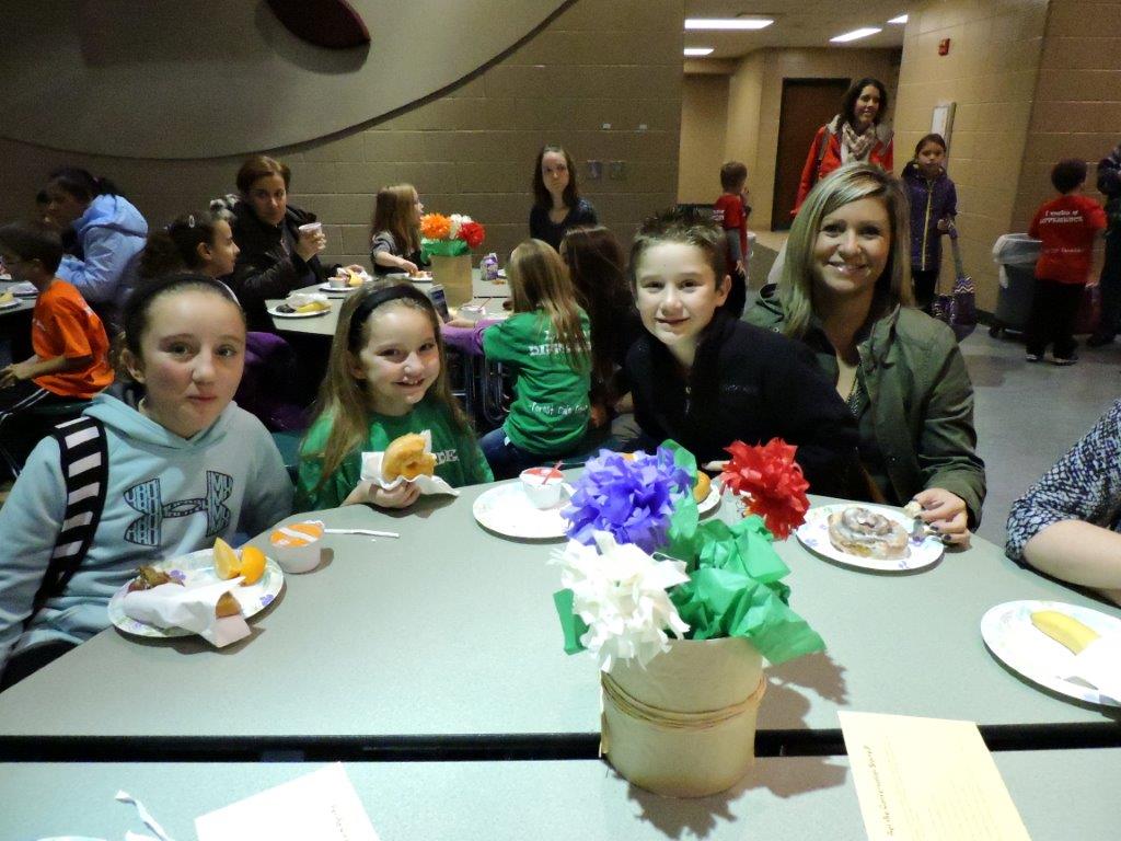 ForestDaleElem's tweet image. A successful Mornings with Momsters at FDE.  @myccs