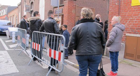 NordEclairWeb's tweet photo. L'installation de barrières aux abords des écoles de #Tourcoing divise. #nordeclairdebat https://t.co/rDYqWaJKi2 https://t.co/Yq1aIQnujt