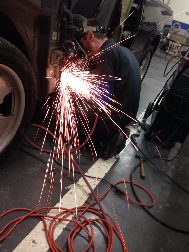 AutoTolles's tweet photo. @AutoTolles own West Little grinding away on his fresh plug welds.  @TollesTech https://t.co/0fS50ivQYn