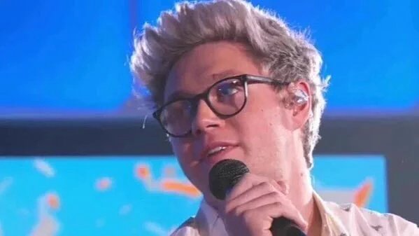 nejrahoran3's tweet photo. I'm not good! 
Niall you are soo beatiful.😍
Glasses are so beautiful.😍👀
Come to Bosnia and Herzegovina Niall #1DBA https://t.co/lVTkITfpFo