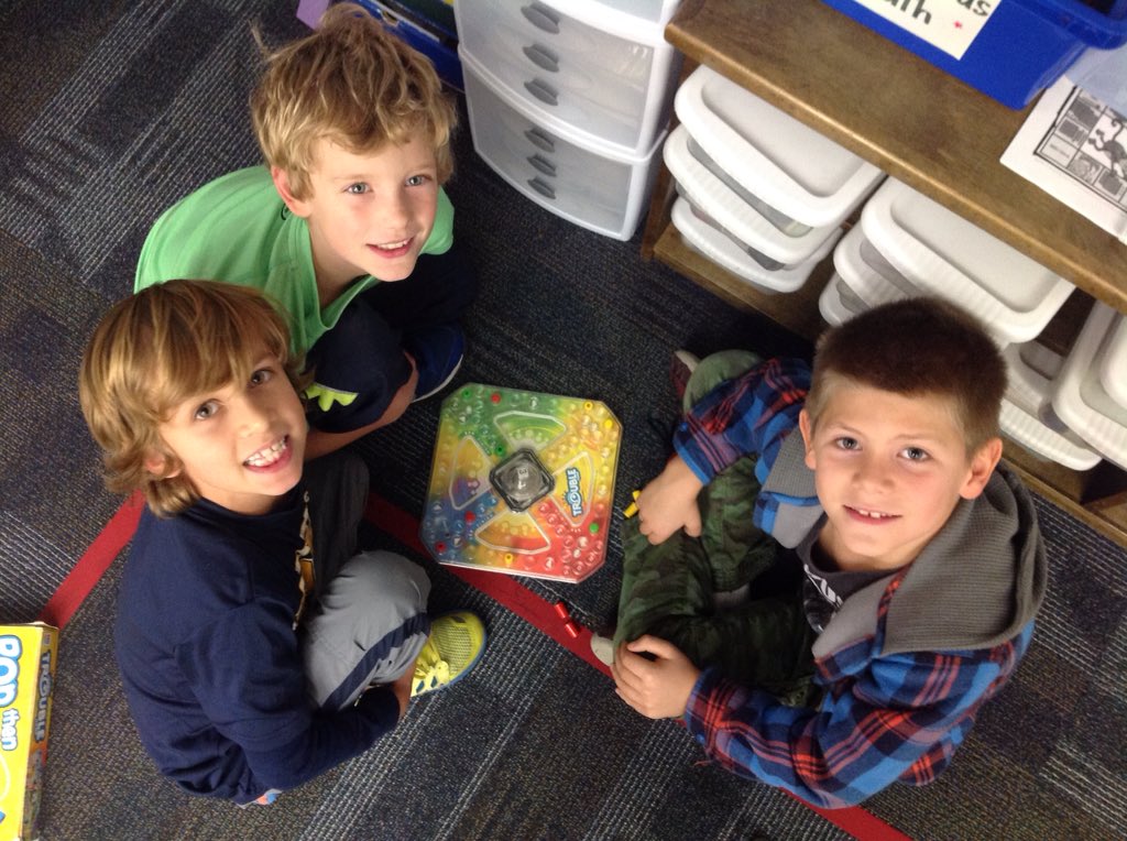 BrindaMarianne's tweet photo. The upside of indoor recess. #usingyourbraindifferently #cooperation #laidbacklearning https://t.co/KT1zYVX6sY