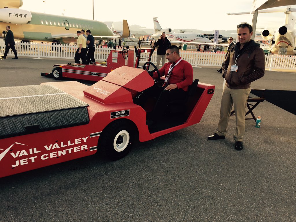 VVJCVail's tweet photo. Check out the newest addition to the #vvjcvail tow team! #lektro #nbaa15 #fbo https://t.co/WXfAWaFdFL