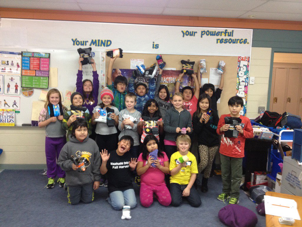 MsMelsglasswall's tweet image. Fundraising for the Homeless - socks &amp;amp; donations @PJPSchoolKenora We love helping