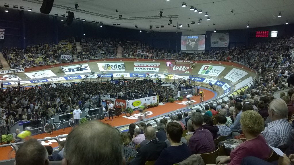 emverbor's tweet photo. Alles loopt op wieltjes #6daagse #LoQutus @rubendelange @LoQutus_be https://t.co/aUxGQdCxYN