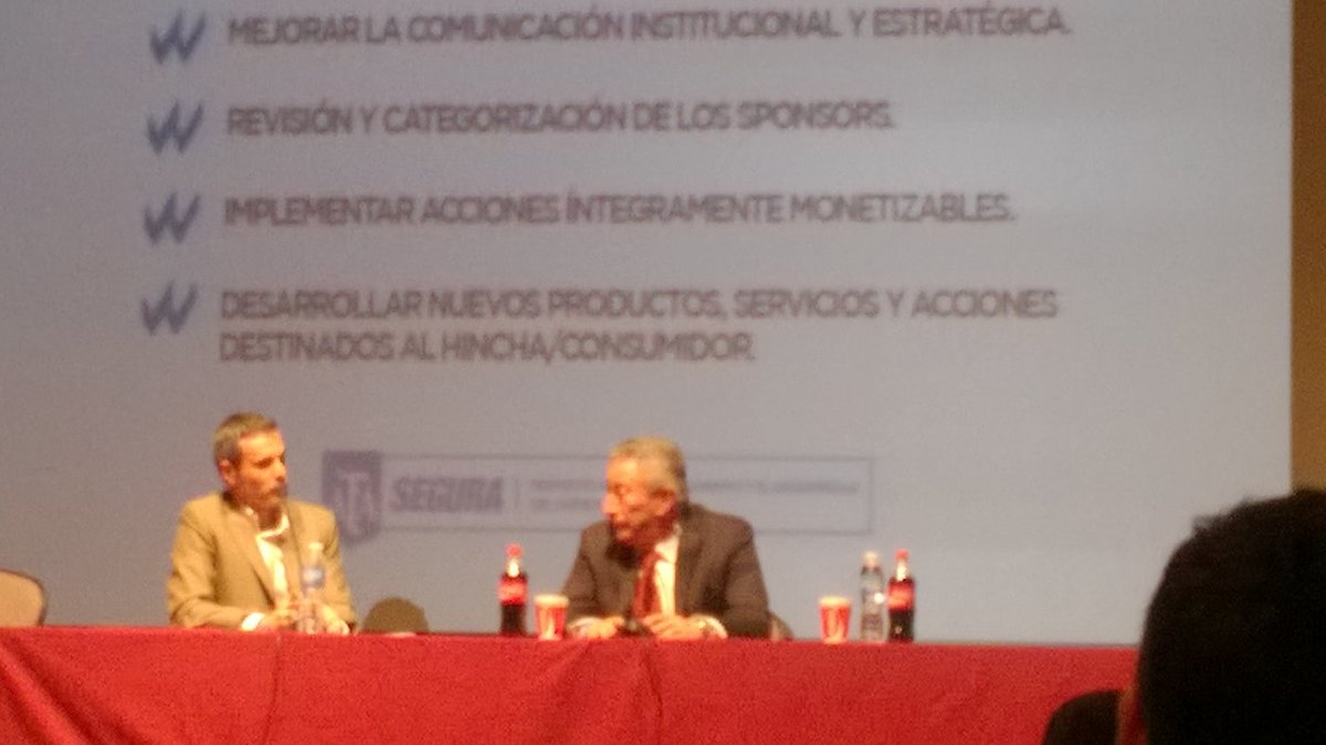 TimonFutbol's tweet image. Hay que estudiar el futbol del interior para zonificarla que no viajen tanto: #LuisSegura a la pregunta del #TimonFC