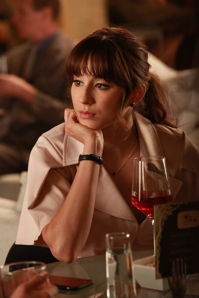 _PLL_Lovers_'s tweet image. #PLL #PLLSeAson6B #5YearsForward Las 'liars' se reencuentran tras cinco años libres de ‘A' (1):