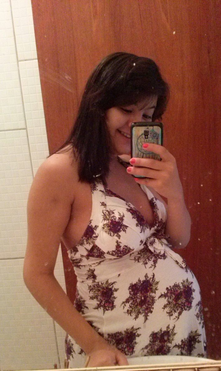 mariawaah's tweet photo. Mais que barrigão dona Maria #VemAnaLua https://t.co/YAsjxna0jN