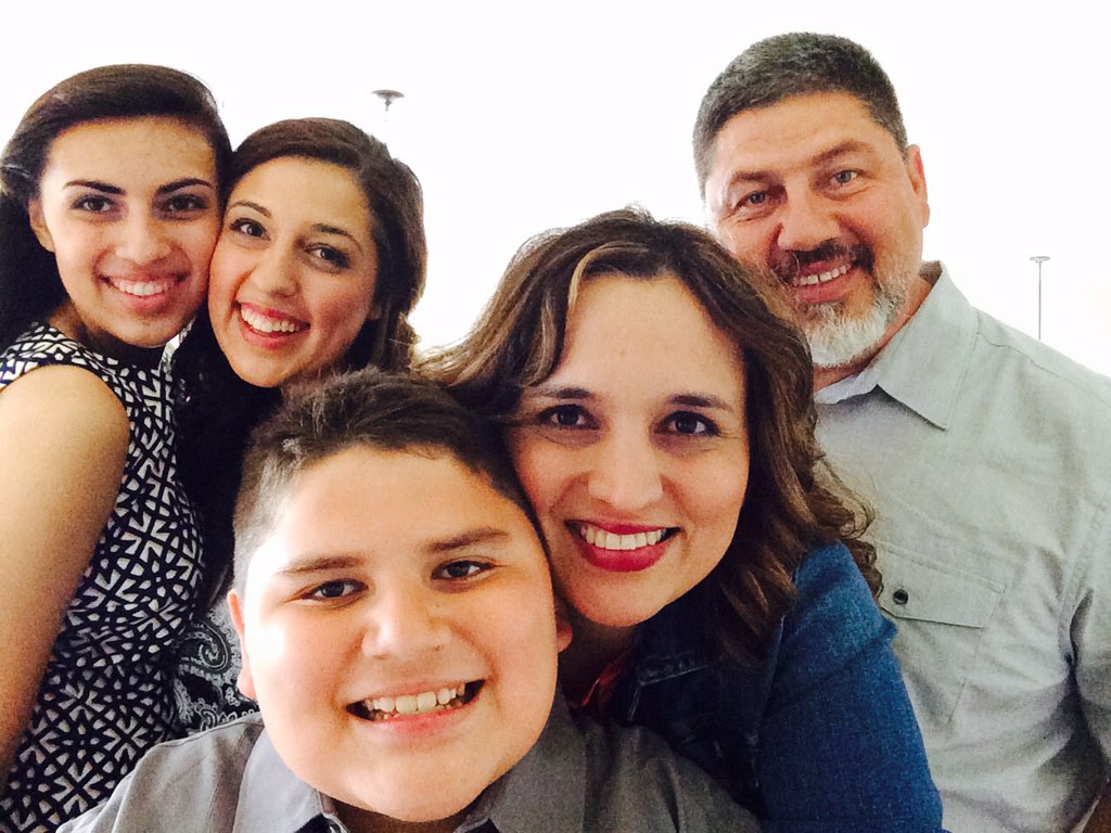 saldirondo's tweet photo. Thankful for this clan, they make life sooooo grand! #FBCThanks https://t.co/OPRjZQiVc3