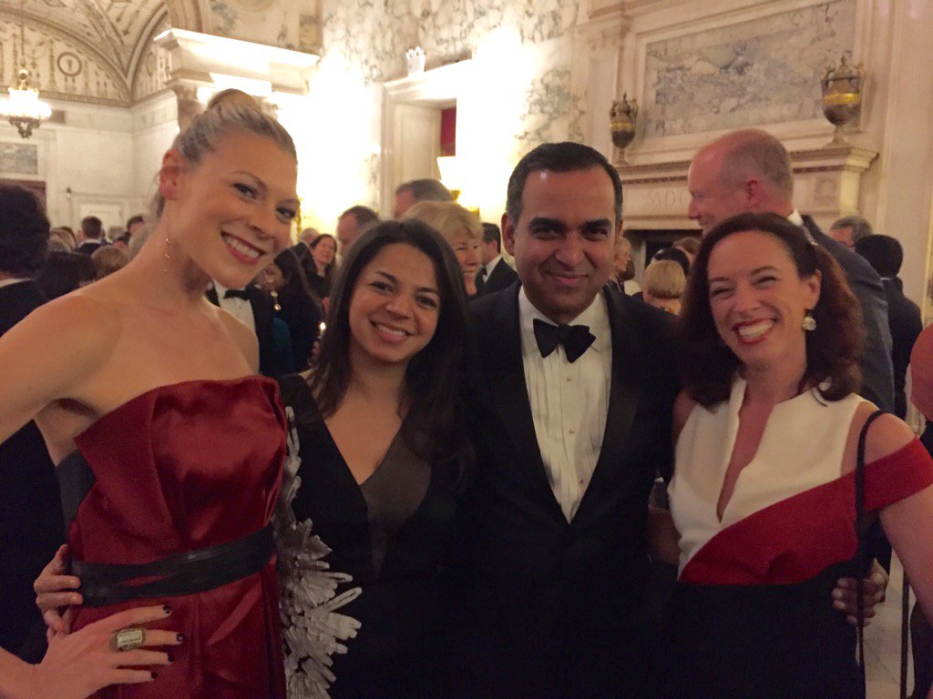BibhuMohapatra's tweet image. Three of my beautiful girls wearing #bibhu last night at the Frederic Church Awards for @OlanaSHS in @NotifyNYC