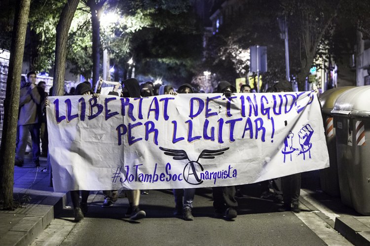 Eskor74's tweet photo. SALE el compañero de CNT-AIT Barcelona bajo fianza de 8mil euros https://t.co/w4EVWyZ5d2…/ https://t.co/HNfXvu1RI0 https://t.co/MtwFQeIVHu
