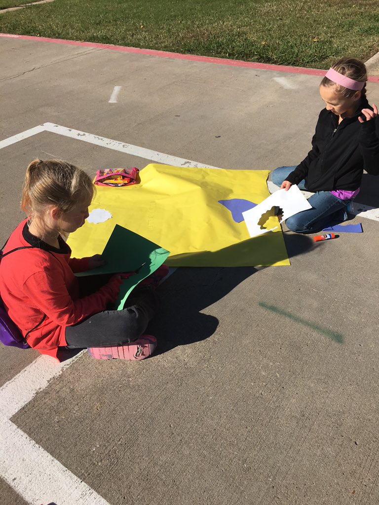 cahuff72's tweet photo. Perfect Weather for studying the Weather Cycle. @steph_frosch @PhillipsKISD #pekisd15 https://t.co/bPVODiuZV9