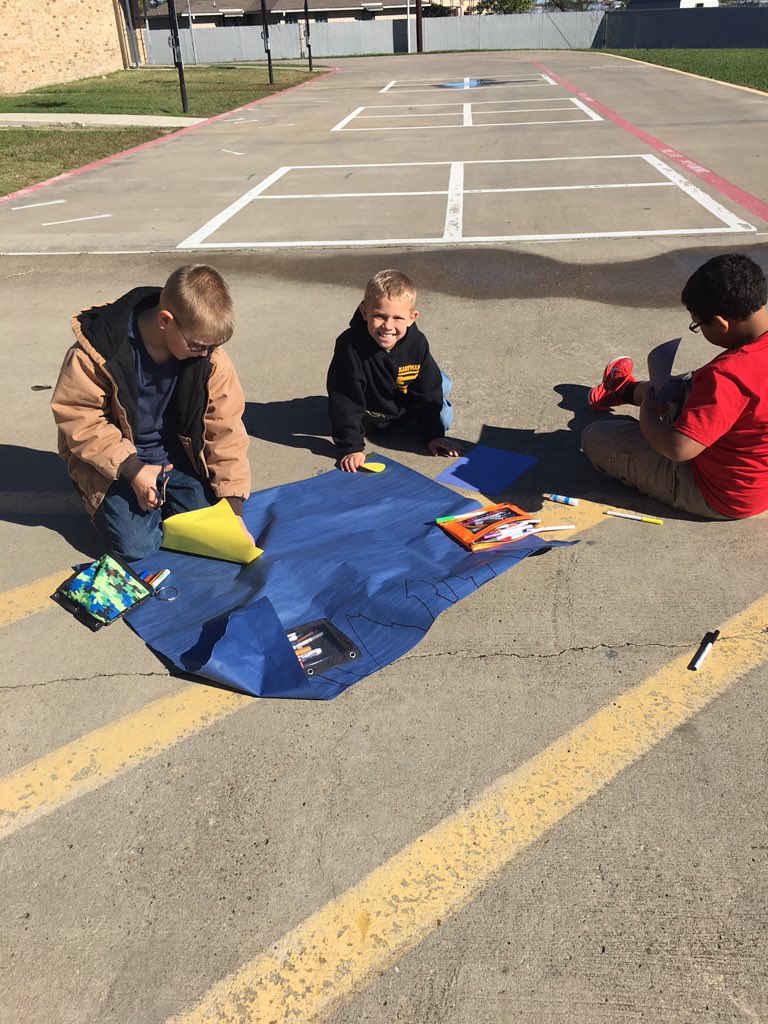 cahuff72's tweet photo. Perfect Weather for studying the Weather Cycle. @steph_frosch @PhillipsKISD #pekisd15 https://t.co/bPVODiuZV9