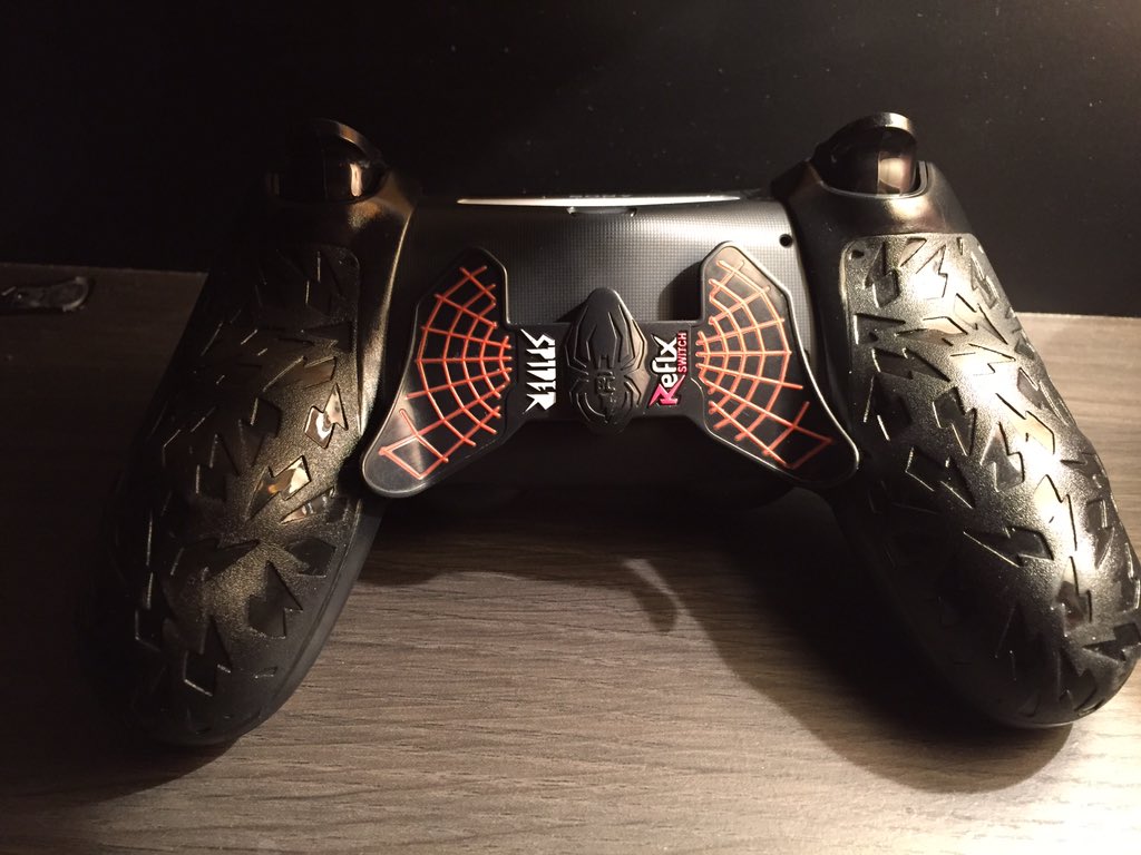 1Sinny's tweet photo. @BurnControllers J'ai fait quelque game avec et franchement ses dupées !! #ReflxPS4 https://t.co/b0brn01MiN