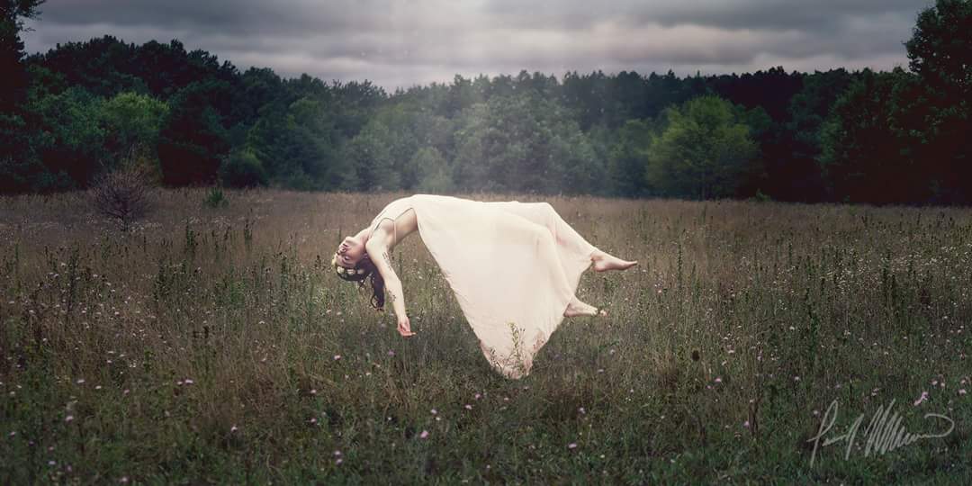 lukemunson's tweet photo. A levitation shot I created this past summer #photography #levitation #Photoshop #phlearnmethod https://t.co/haeRaW6Umn