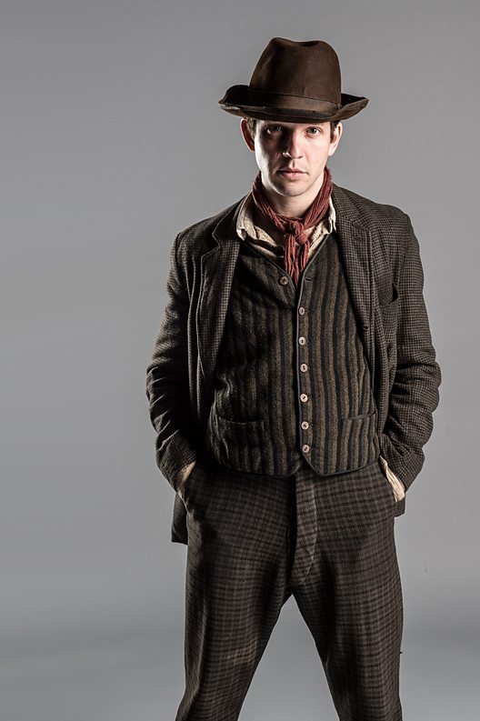 DMolonyForum's tweet photo. 2 years ago today.. 
18 November 2013
Damien went undercover in #RipperStreet
#DamienMolony #Dynamite #DCFlight https://t.co/R0rsSPhxr6