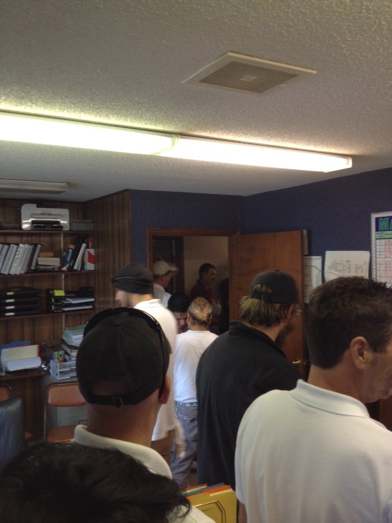 MarshCLT's tweet photo. The line is no joke! #thankgoodnessformaintenanceguys #marshproperties #thanksgiving https://t.co/4sta6G6QTW
