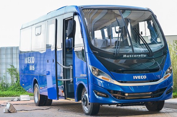 rtranspodata's tweet photo. #IvecoBus apresenta o novo micro-ônibus #WayClass https://t.co/oc8h8Enbq4 https://t.co/5En9DRFl2C