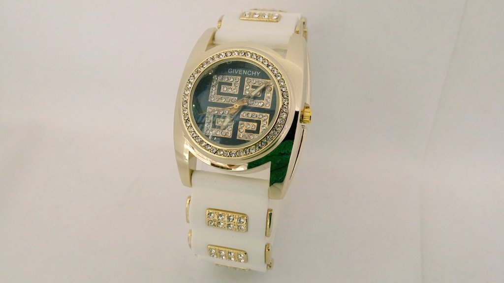 aahb70's tweet photo. ساعة جفنشي هاي كوالتي لون أبيض ب170ريال
#ساعة_التطبيقات #ساعات #مكياج #متجر #مسوقات #نايس #مناكير #شنط #جفنشي https://t.co/rUB06Wxv6d