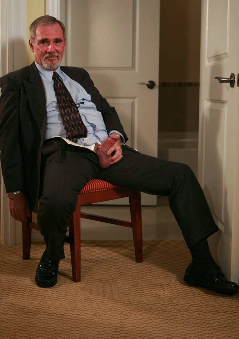 aAllAboutGay's tweet photo. Daddy in suit! https://t.co/noUOJVajOJ