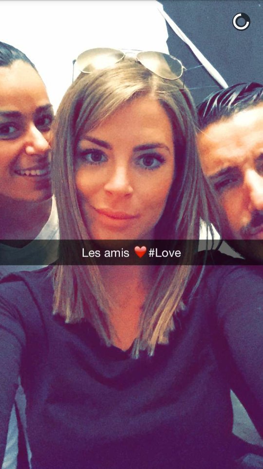 Team_EmilieSS9's tweet photo. Premier snap d'Emi 😍😍😍😍😍❤
Snapchat officiel➡ EmilieSecret #TeamEmilie https://t.co/MsSwSDhzB4