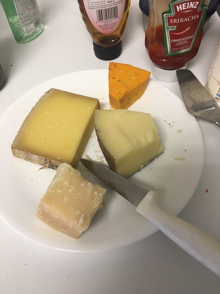 SmartleafCheese's tweet image. We never stop cheesing, @moldy_muffin!