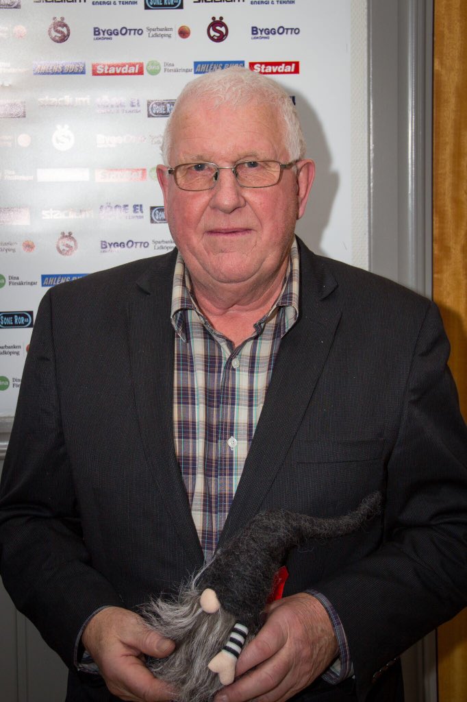 osik14's tweet image. Även Kjell fick en påminnelse om hur viktig han är för oss! Grattis igen till Lidköpings fritidsstipendium. #ösik