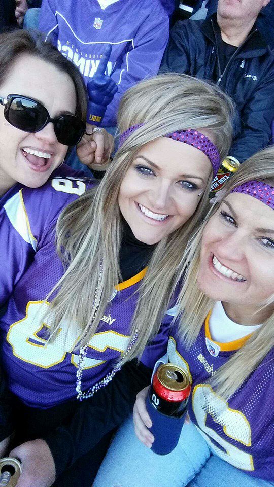 T_Tells_You's tweet photo. Smiling bigger than ever for our amazing @Vikings #GBvsMIN #CrestSweeps https://t.co/7JcU31Dw8l