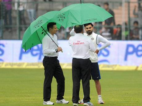 GulfNewsSport's tweet photo. Virat Kohli jealous of umpires' green umbrellas ...
#ImGettingWet
https://t.co/8feO5VwXoV
@imVkohli https://t.co/9xX3PjSVTf