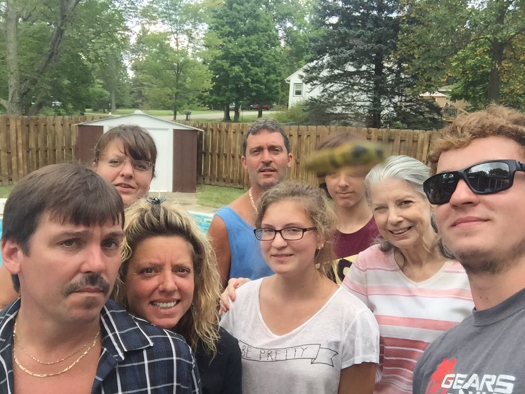 QuestionTara's tweet photo. @SertaMattresses #ComfortableWithThat #SertaContest Mr Bumblebee jumping in our selfie! https://t.co/1vBbbGEIDv