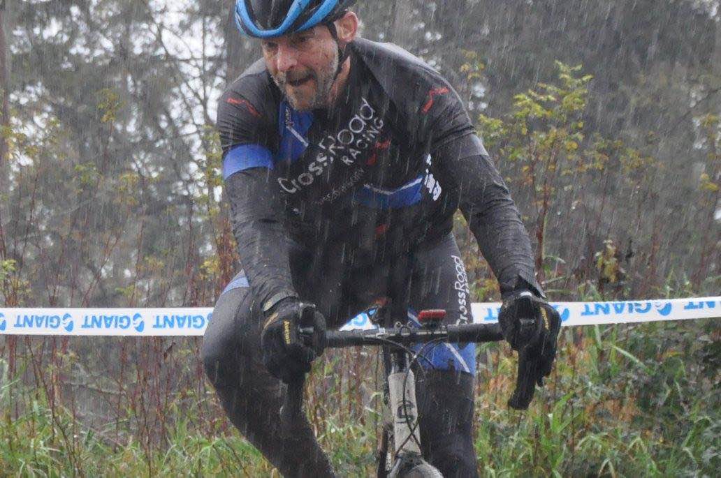 crossroadracing's tweet photo. Crossroads Scott pushing hard in the rain @SuesJerky @SpeedTheoryVan @w4pt @UnoImports https://t.co/DaFFe0ZVms