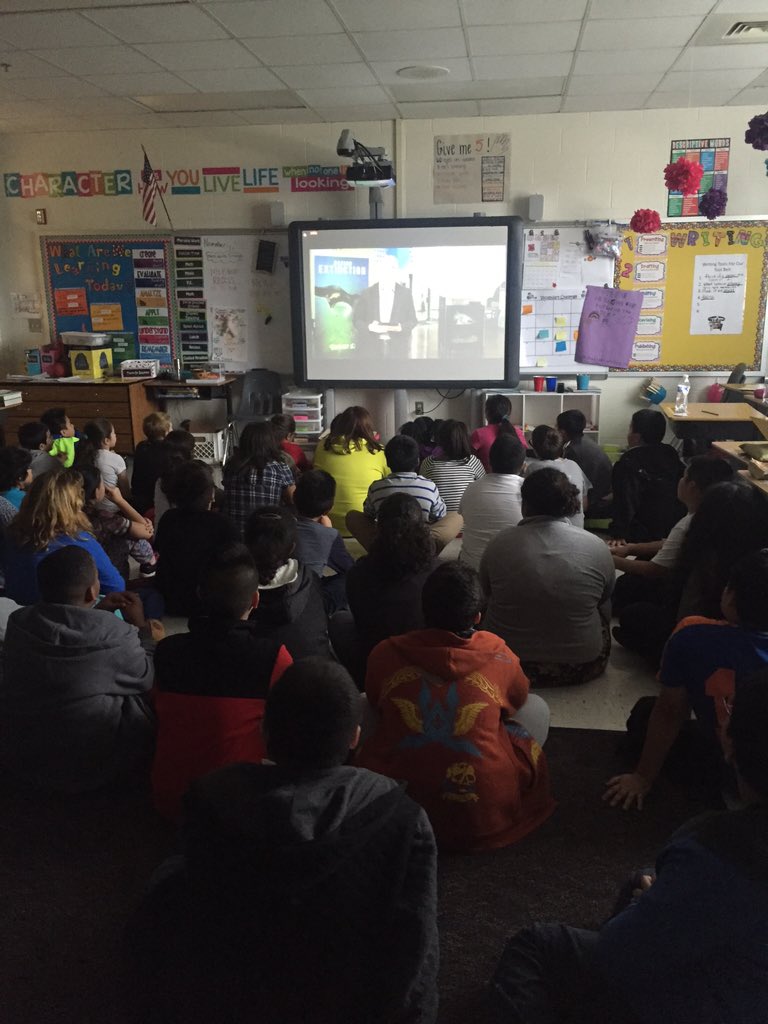 mrshoop5's tweet photo. @ForestGroveES 5th grade learning through a virtual field trip &amp; research #OTTW #RacingExtinction #OneMoreGeneration https://t.co/ca2aYdRzvo