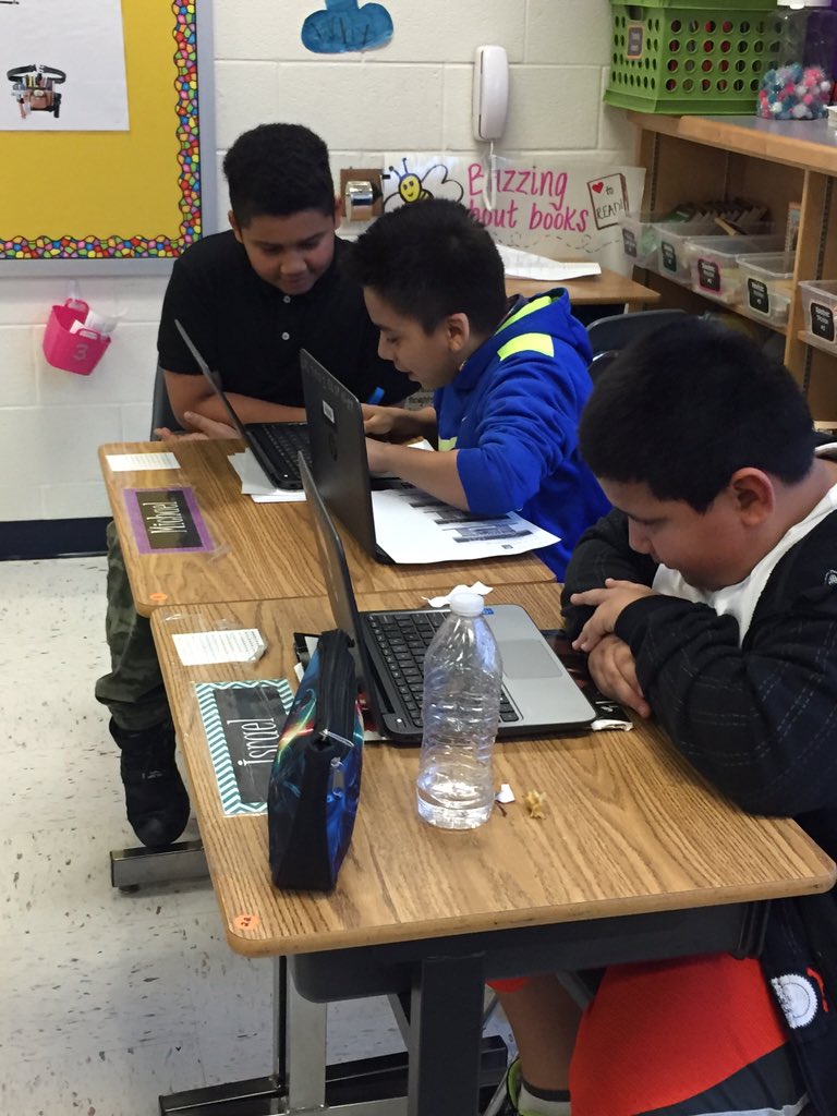 mrshoop5's tweet photo. @ForestGroveES 5th grade learning through a virtual field trip &amp; research #OTTW #RacingExtinction #OneMoreGeneration https://t.co/ca2aYdRzvo