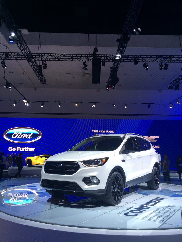 trackandstyle's tweet photo. Estamos desde el #LAAutoShow  y esto es algo de lo que hemos visto. @FordMX @Nissan_mx https://t.co/p9wW4DraSO