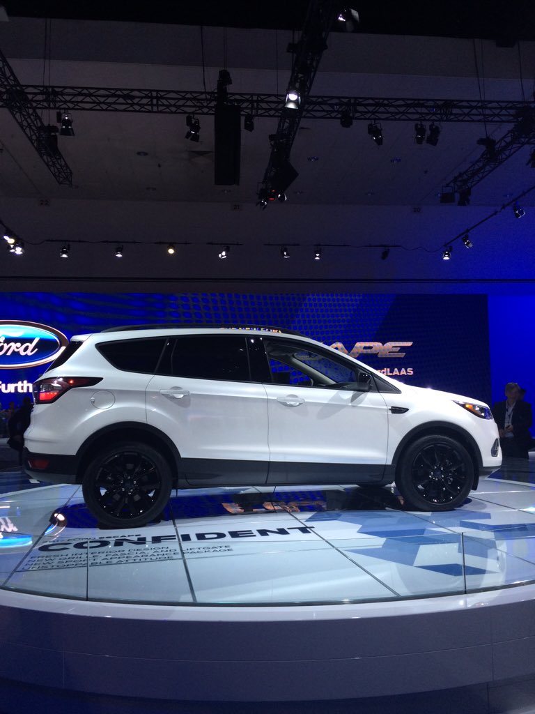 trackandstyle's tweet photo. Estamos desde el #LAAutoShow  y esto es algo de lo que hemos visto. @FordMX @Nissan_mx https://t.co/p9wW4DraSO