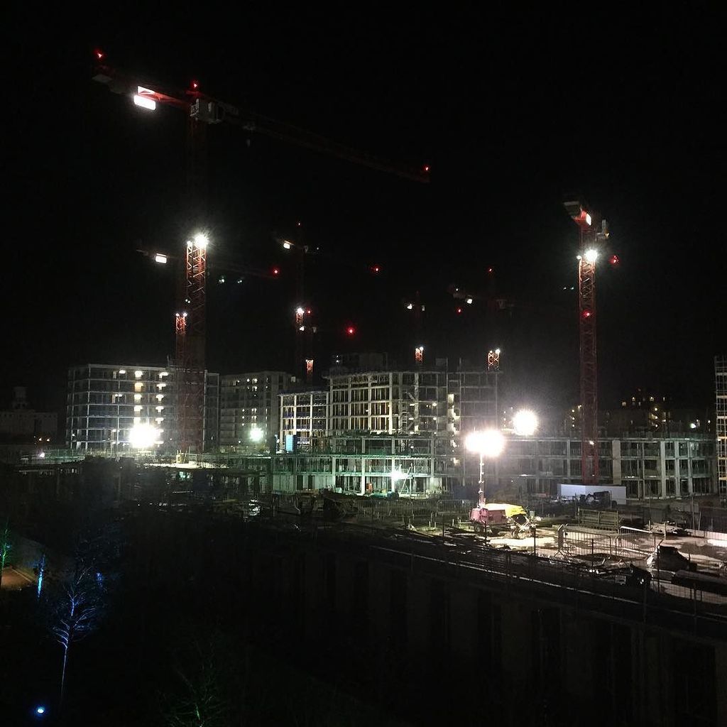CanaryWharfLive's tweet photo. Taking a look at Royal Wharf in Royal Docks #regeneration #massivedevelopment #bigflats #w… https://t.co/eALYz0bCeP https://t.co/4XfeGW7K27