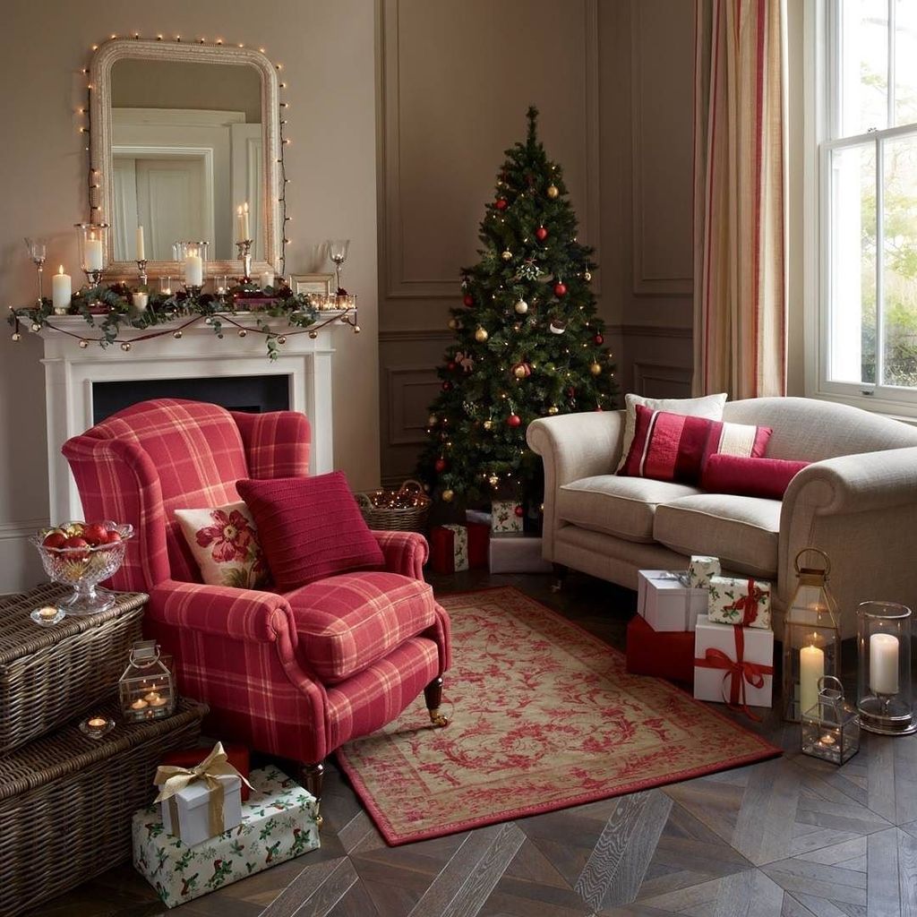 Christmas interiors, Cottage christmas, Christmas room