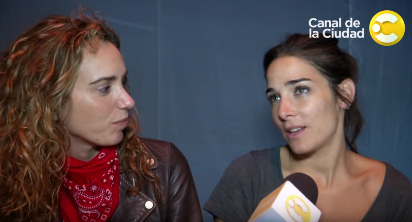 Charlamos con <a href="/ViaJuani/">Juana Viale</a> y <a href="/Victoriaces/">Victoria Césperes</a> sobre la obra <a href="/SangredlArboles/">LaSangreDeLosArboles</a> #EnCasaNoMeQuedo → youtu.be/_J6KClQ8jKo