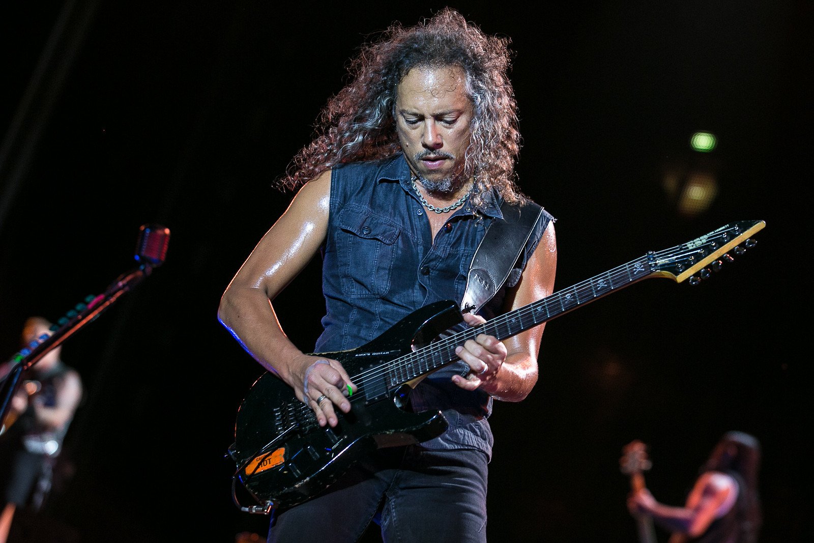 A big Happy Birthday to US metal guitarist, Kirk Hammett, guitarist with Metallica, 53 today (18th November). Enjoy. 