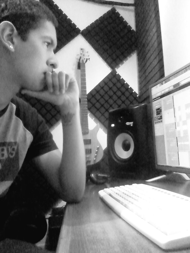 MAUCENToficial's tweet photo. HOY SE TERMINO DE GRABAR EL CUARTO TEMA TITULADO "ME ENCANTA" #MAUCENT QUE SALE MUY PRONTO !!!! https://t.co/6GkNlfTSNA