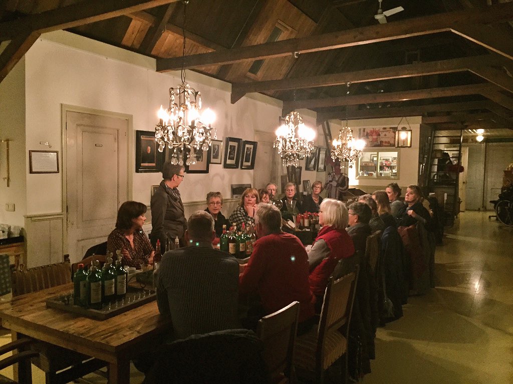 Eerst serieus vergaderen, daarna historie, toekomst en BB van 151 jaar #WeduweJoustra. Wolkom team <a href="/VVVSneek/">VVV Sneek</a> #Sneek