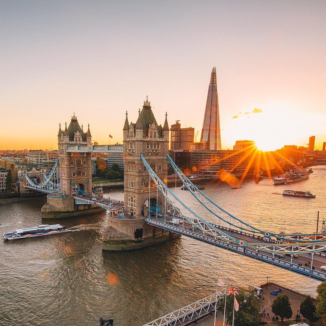 EarthPix's tweet photo. Tower Bridge, London at sunset | Photo by @J_Riggerss https://t.co/pOSq0kEM5V