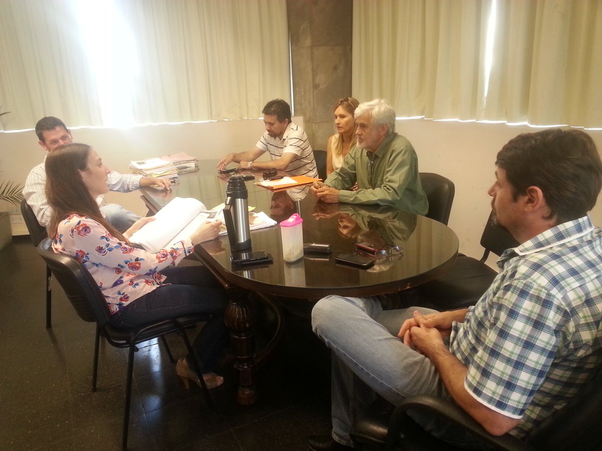 MinSPcba's tweet photo. Directores #PolicíaAmbiental reunidos con dir del área Bosque Nativo #SecDeAmbiente p/ coordinar políticas conjuntas https://t.co/qAkmw3Un1G