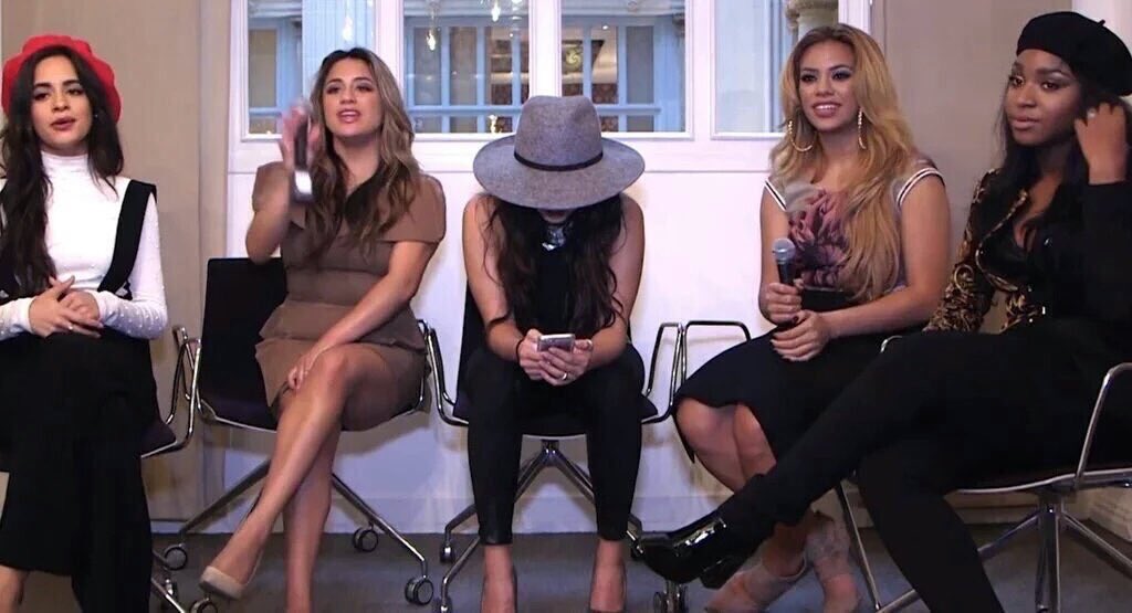 kindacabello's tweet photo. Lauren is me in every social situation https://t.co/7PFEmYvH5I
