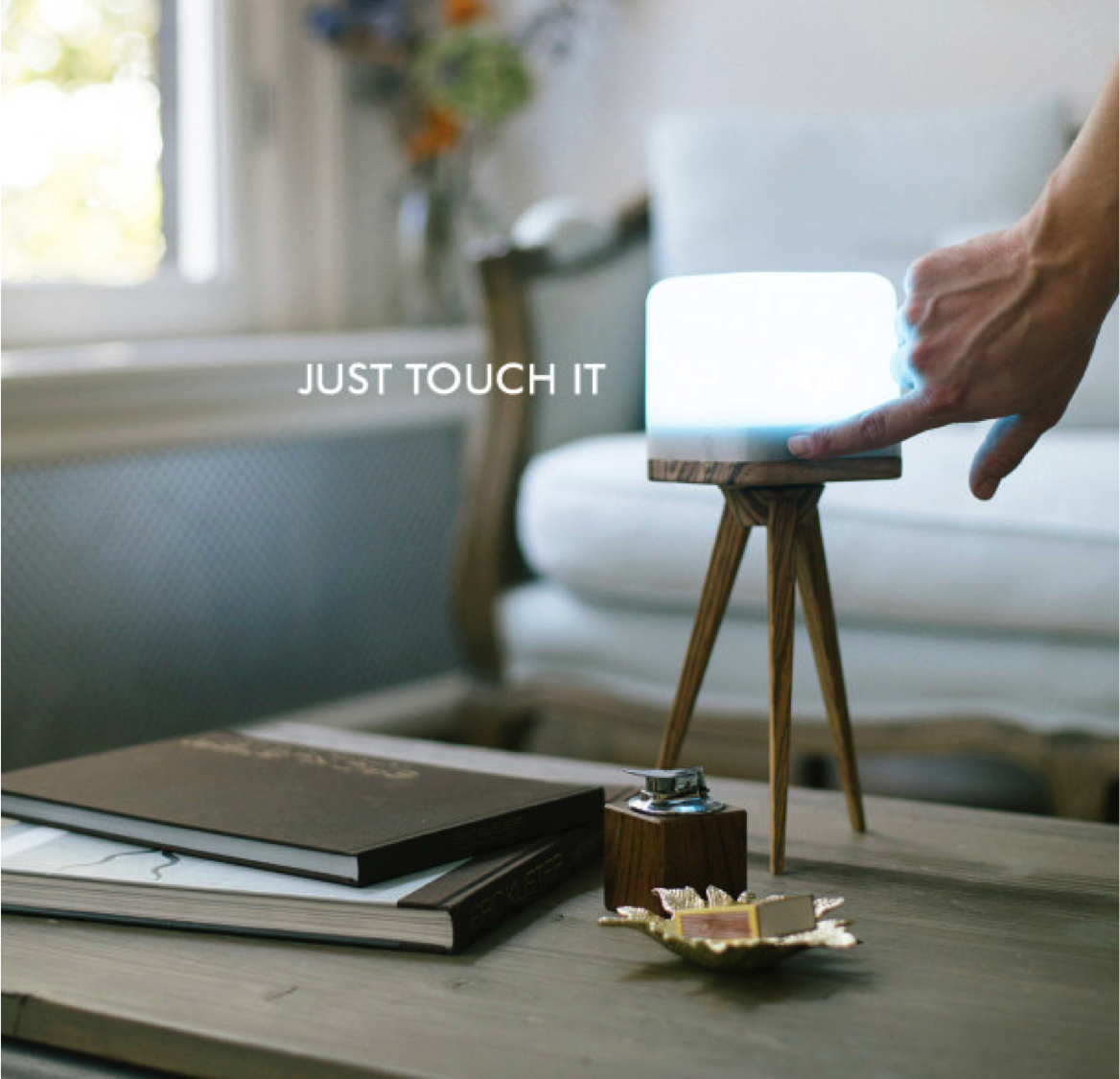 Deze mooi vormgegeven mobiele lamp komt begin 2016 op de markt, 80 uur licht zonder opladen: bit.ly/1lv64j2