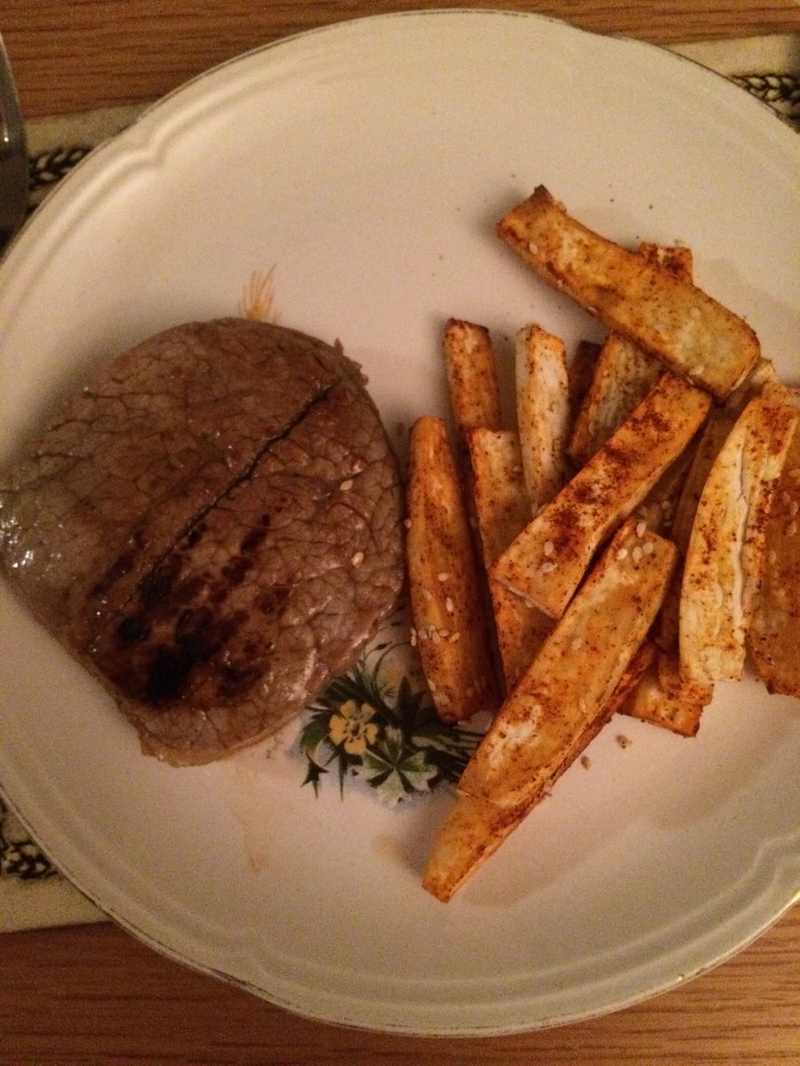 MsSarahLou56's tweet photo. My super yummy dinner π healthy eating made fun π love it π
#newgen #projectfabulous https://t.co/2Va8ymJjLe