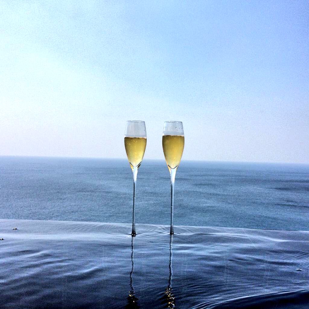 Baan_Paa_Talee's tweet photo. #LUXURYLIVING #luxurytravel #Phuket #BaanPaaTalee #relaxandrecharge #champagne  https://t.co/WXWN8LZGhD #Peaceful https://t.co/vLTT5hG5zq